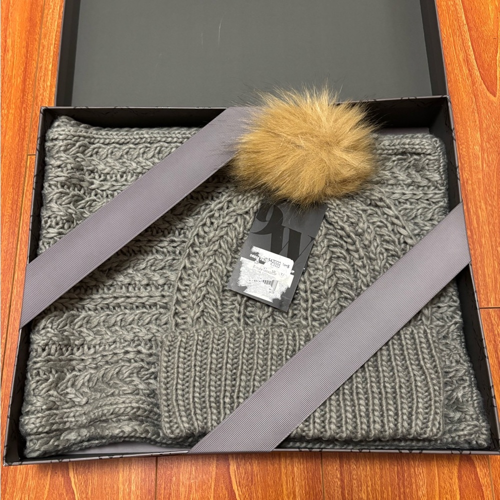 BNWT Nine West beanie/scarf set